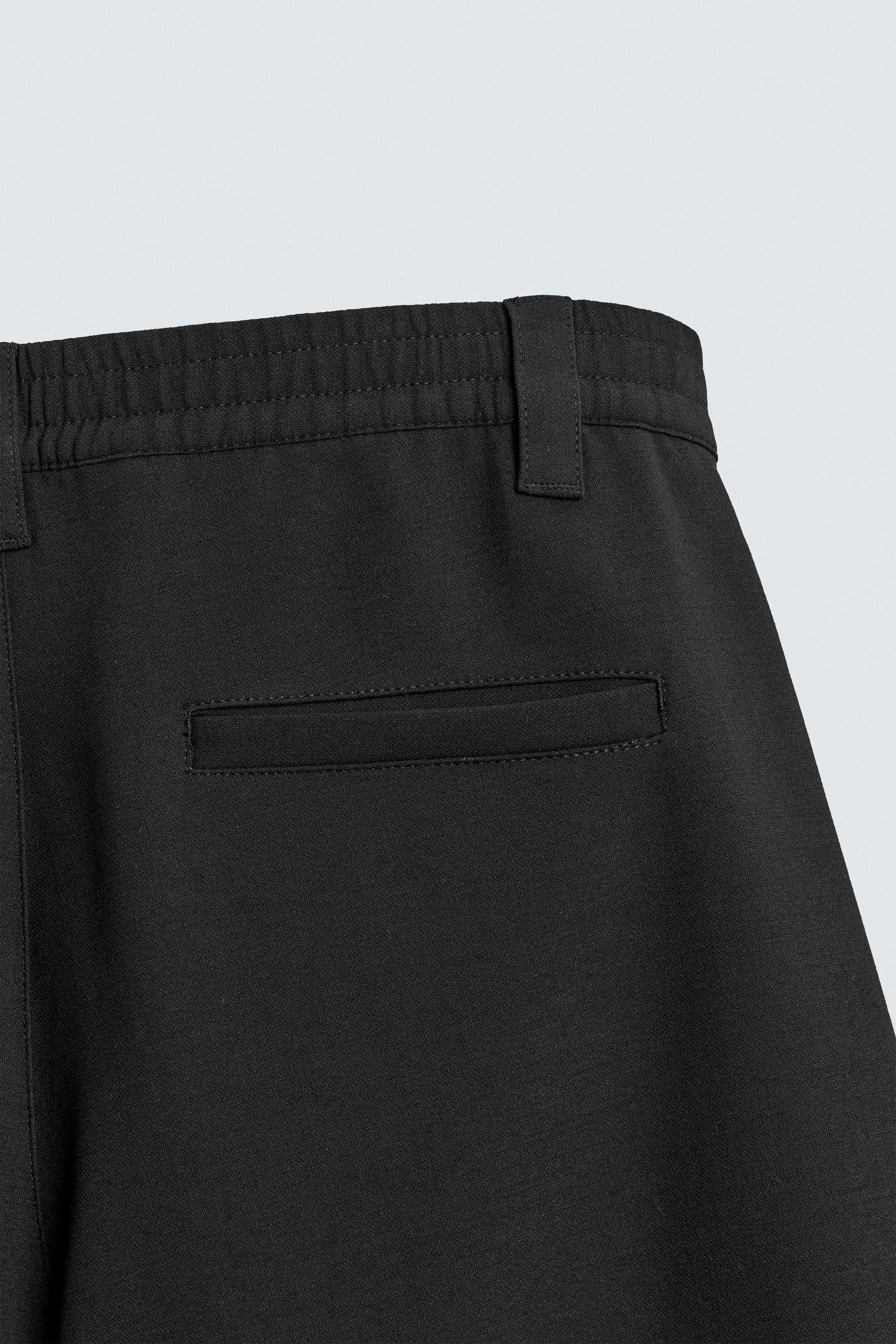 RELAXED FIT SIDE PLEAT SHORTS
