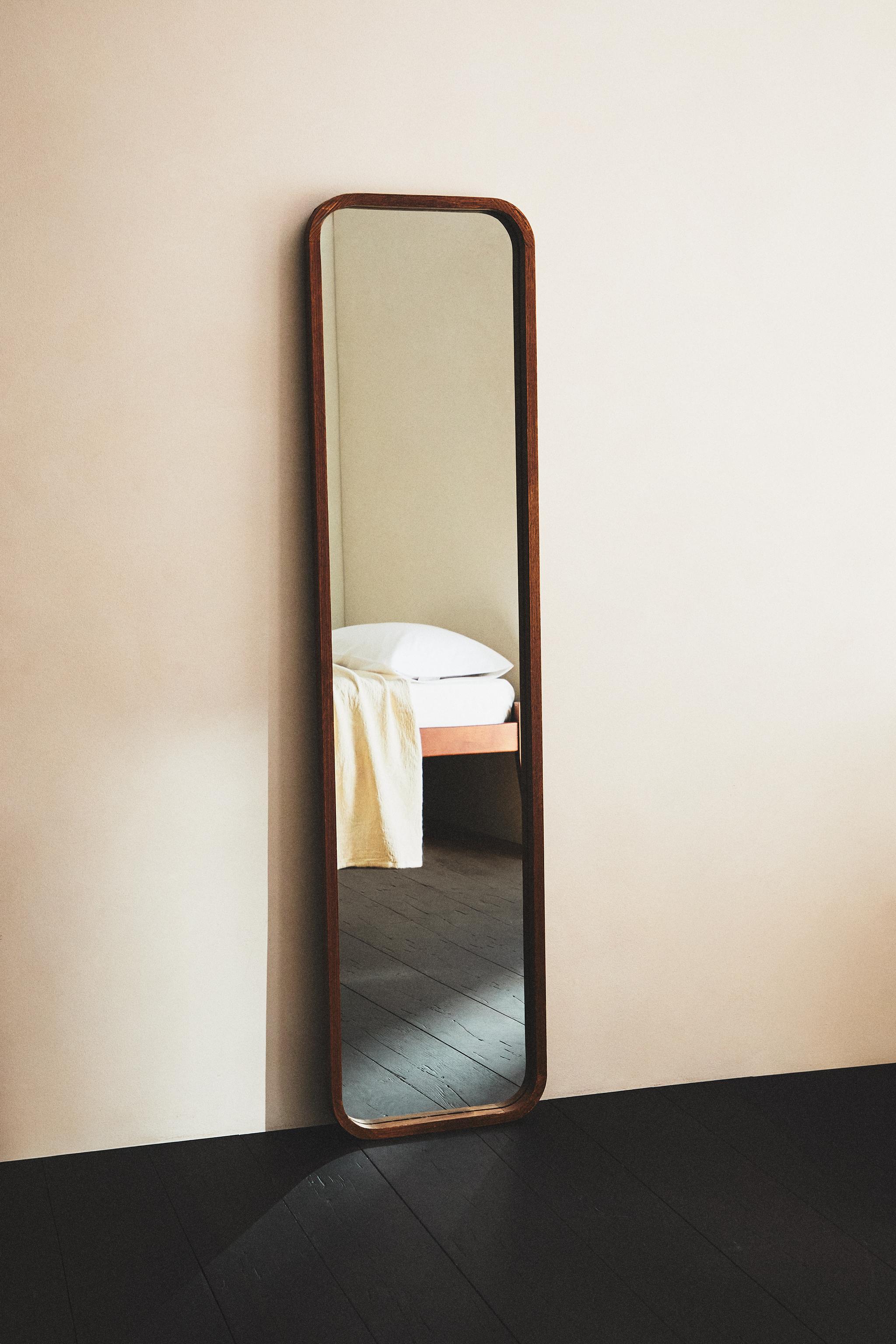 Round Full Length Mirror with Oak Wood Frame