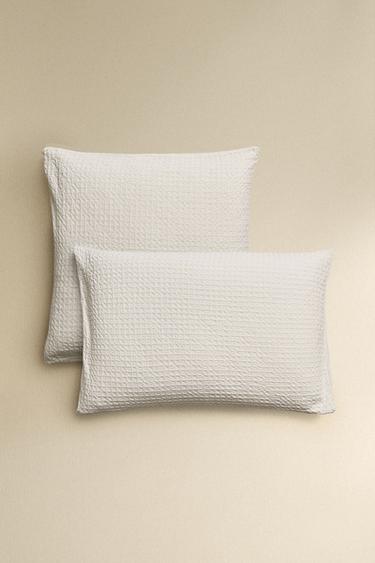 WAFFLE-KNIT PILLOWCASE - Oyster-white by Zara