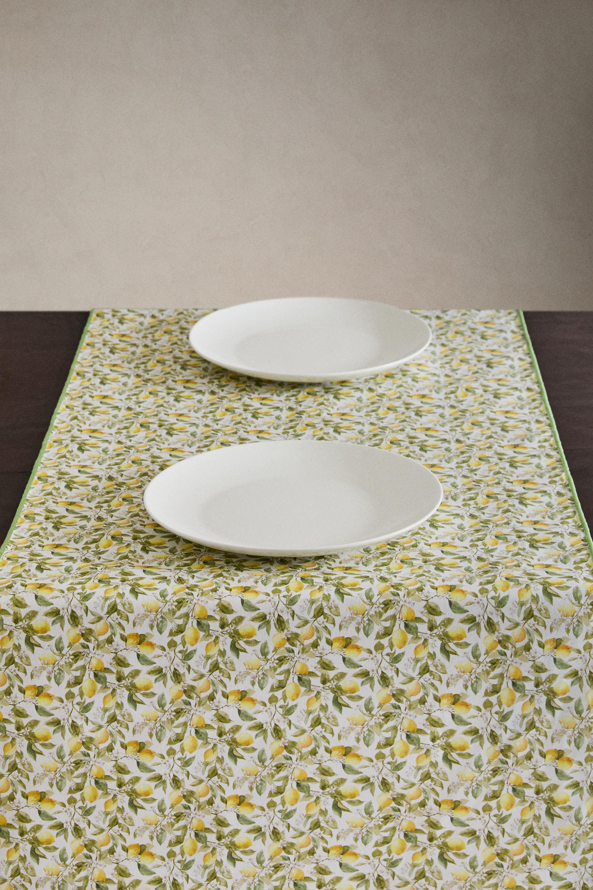 RESIN-COATED LEMON TABLE RUNNER