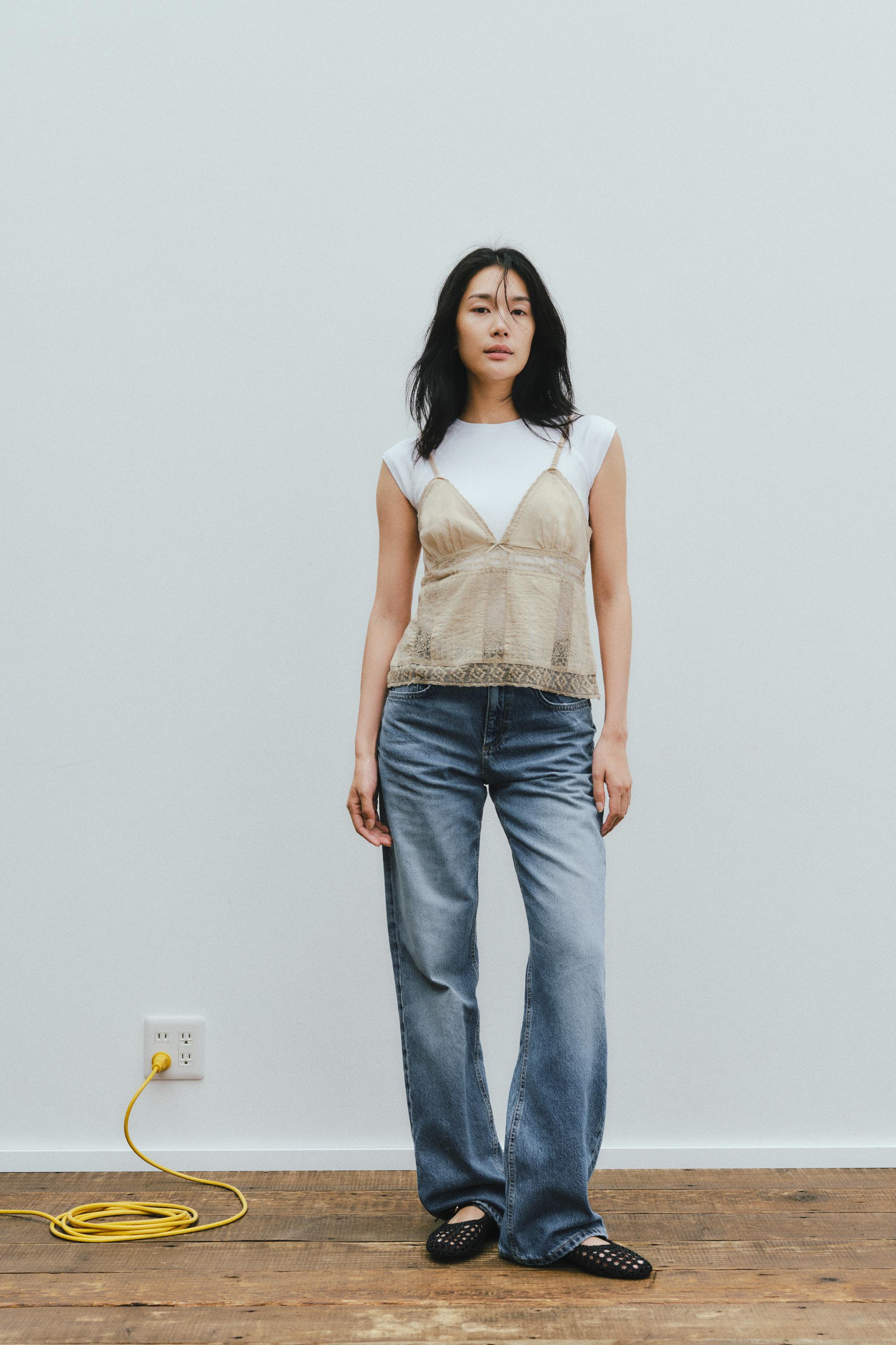 韓国ブランド通販サイト ダークベージュ - 刺繍トップス | 日本 / Japan ZARA トップス