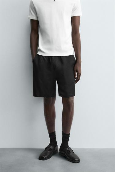 BERMUDA SATINADA RELAXED FIT - Negro de Zara