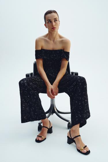 SANDALIA TACÓN DETALLE METÁLICO - Negro de Zara
