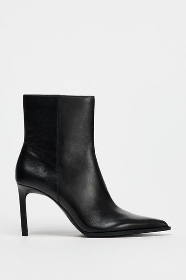 ZARA バックル付きブラックショートブーツ （ZARA ブラック ショート 