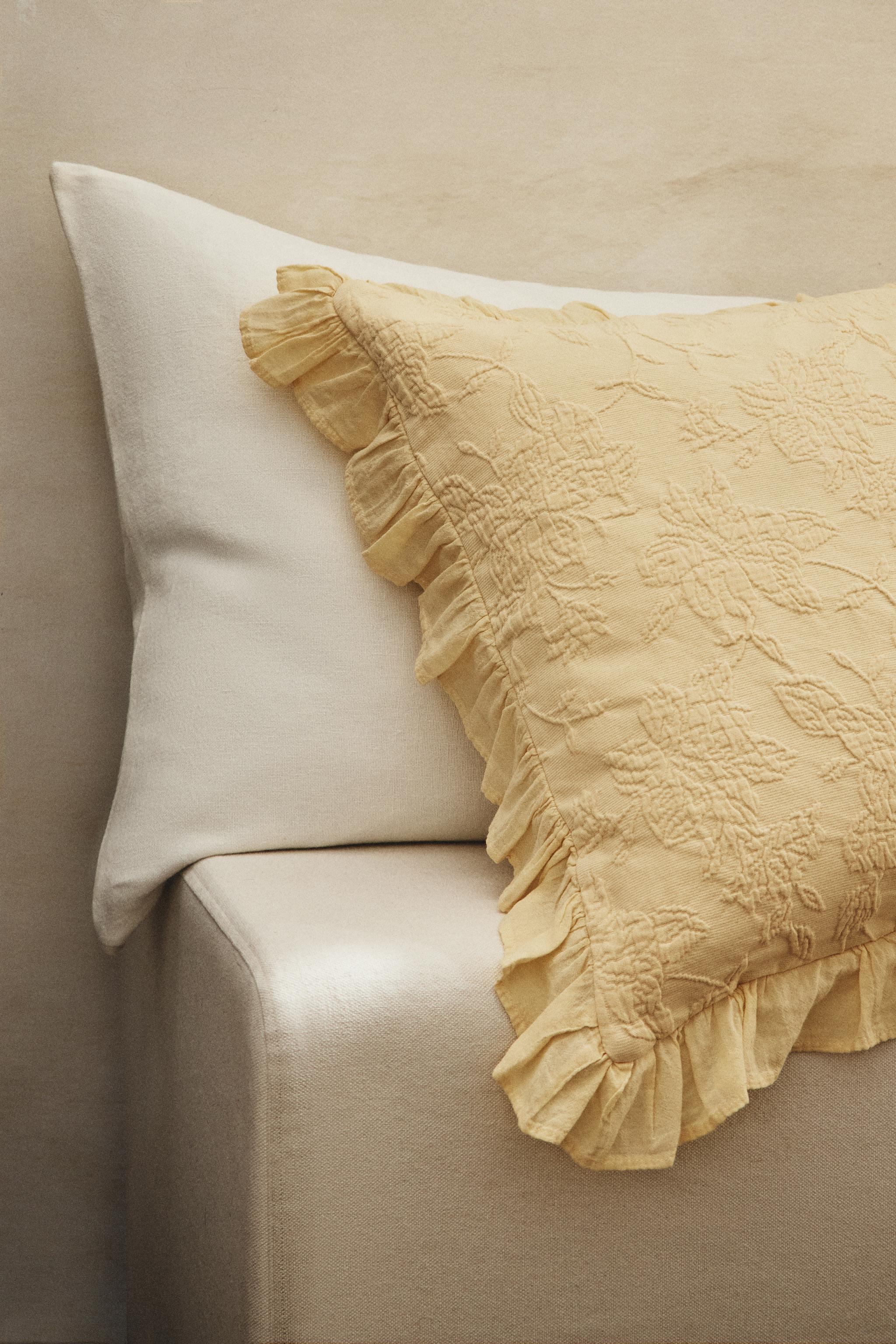 FEDERA CUSCINO JACQUARD VOLANT Beige ZARA Italia Italy