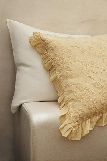 CAPA DE ALMOFADA EM JACQUARD COM BABADO - Manteiga da Zara