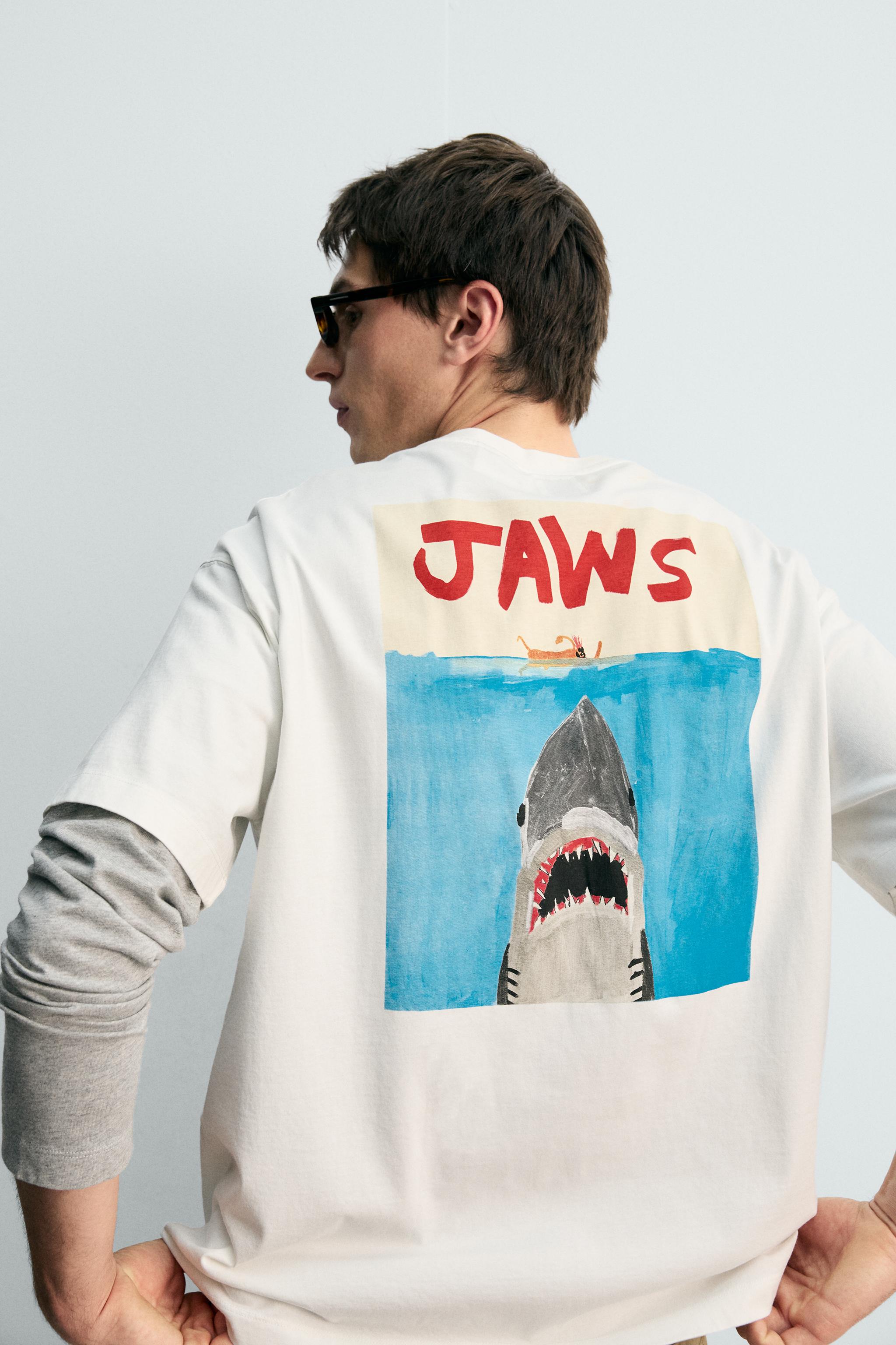 T-SHIRT ILLUSTRATION JAWS© UCS LLC AND AMBLIN X DYLAN´S CLUB ZARA