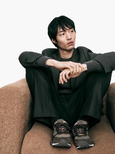 Sneakers techniques en cuir avec empiècements - Marron de Zara