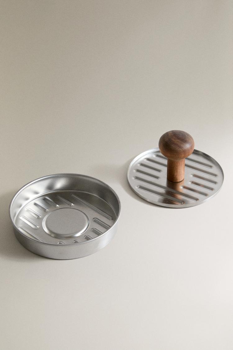 STEEL AND WOOD HAMBURGER PRESS — Steel