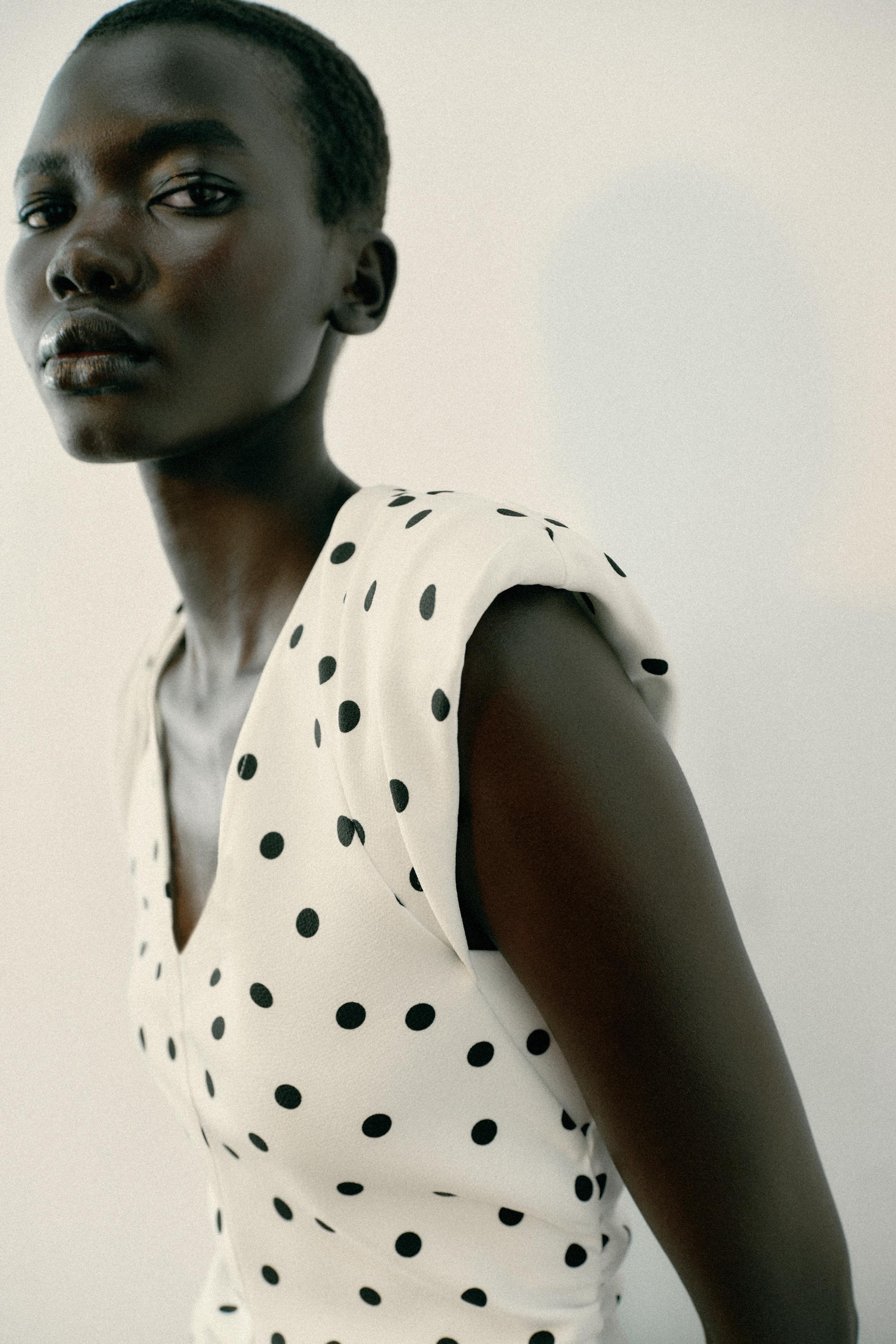 POLKA DOT SHOULDER PAD TOP