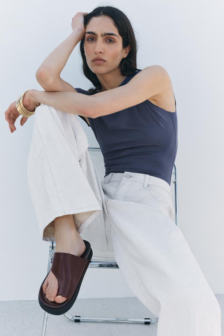 PLOCHÉ KOŽENÉ SANDÁLY - Červená burgundy od Zara