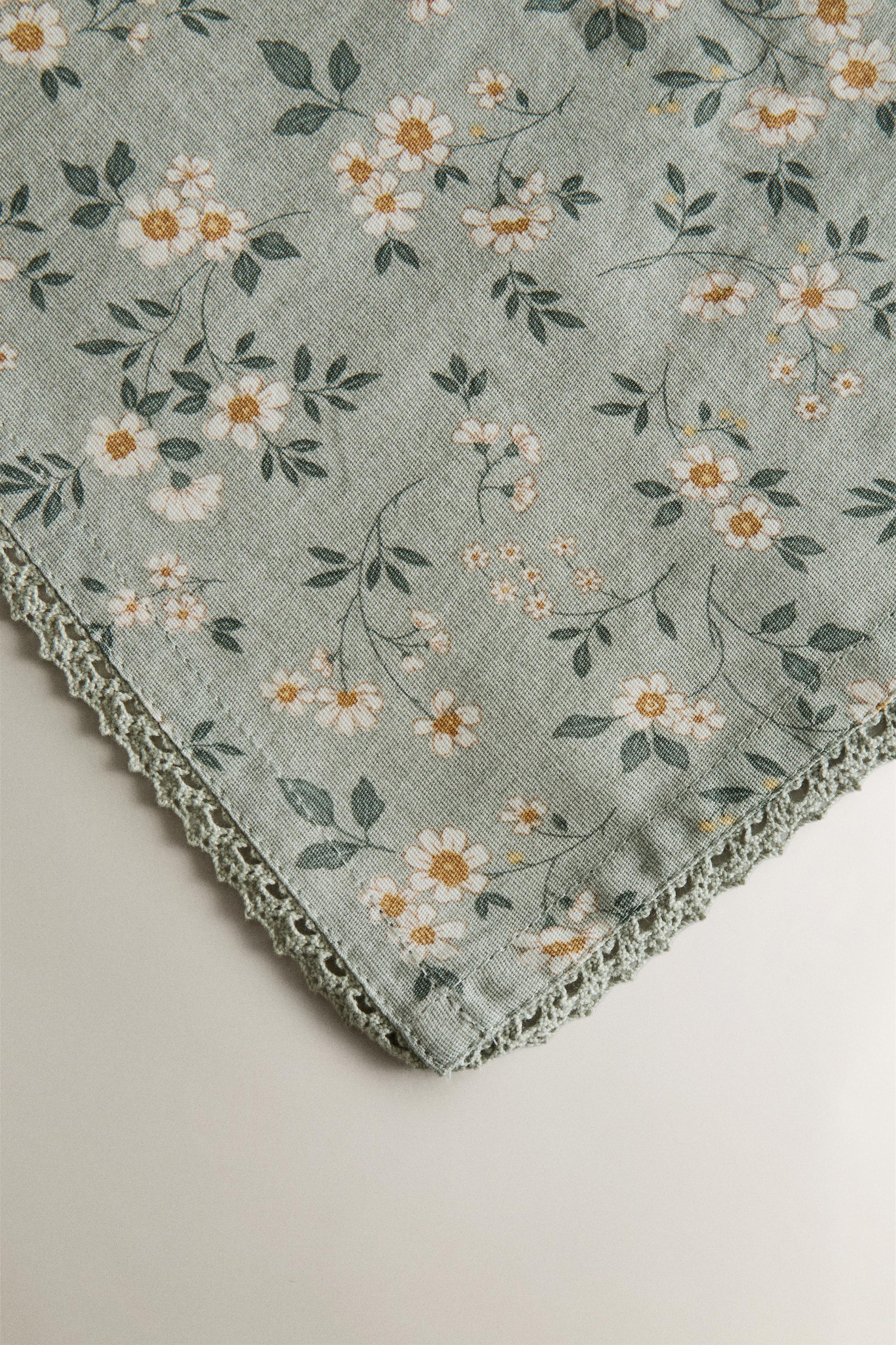 NAPPE FLEURS SAUVAGES AVEC DENTELLE