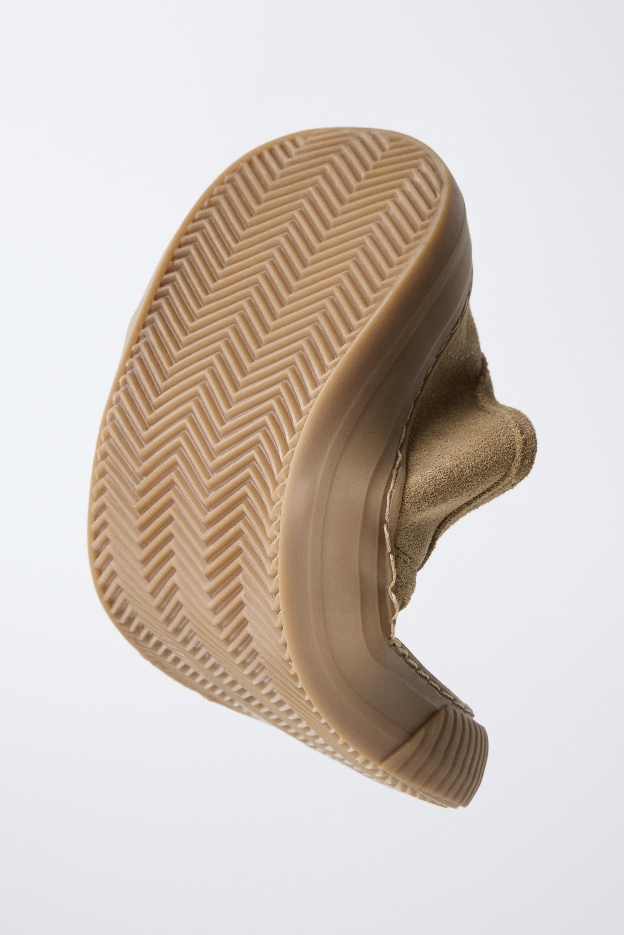 LEATHER BAREFOOT SNEAKERS