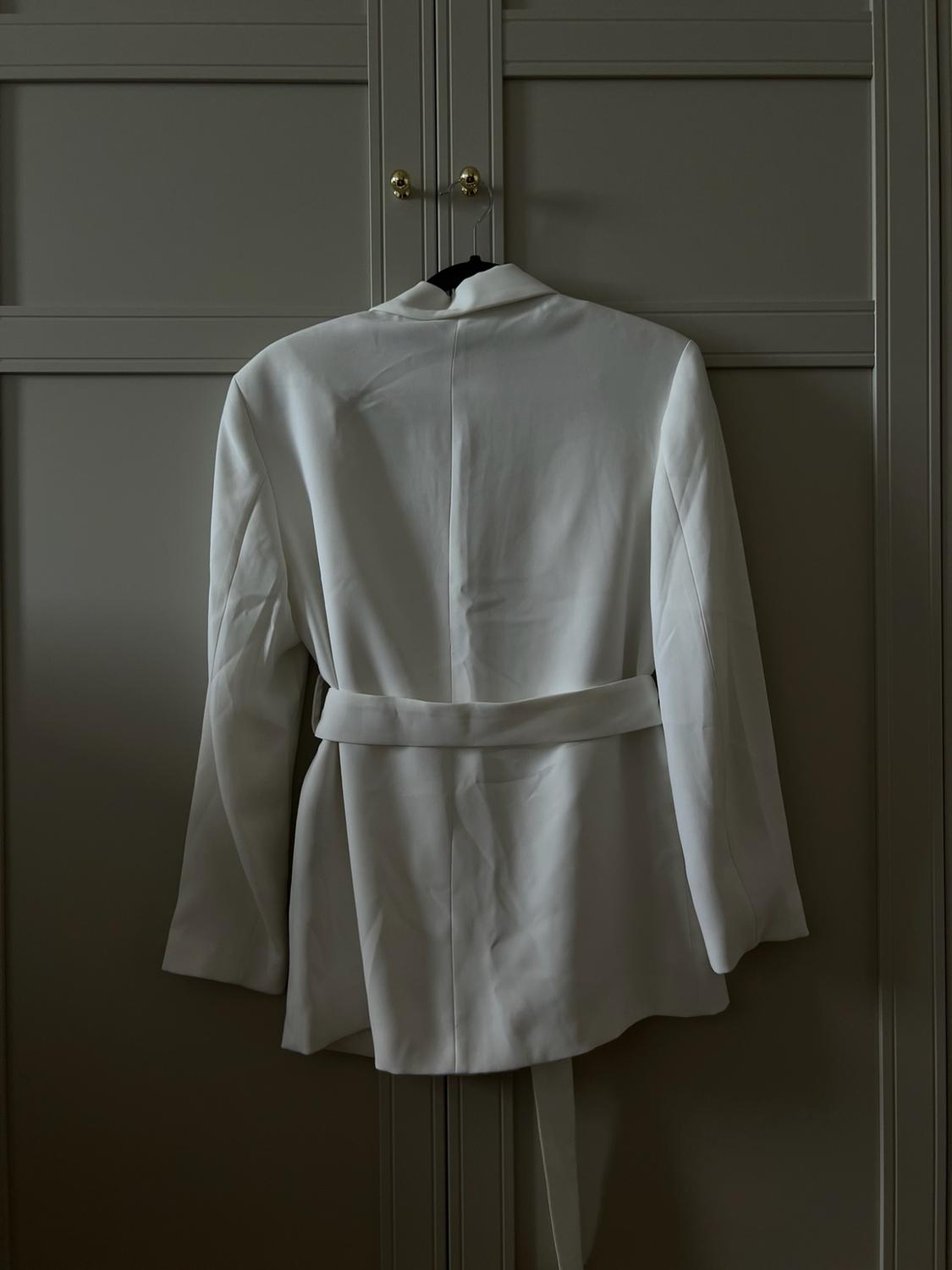 BLAZER WITH BELT - Image 2