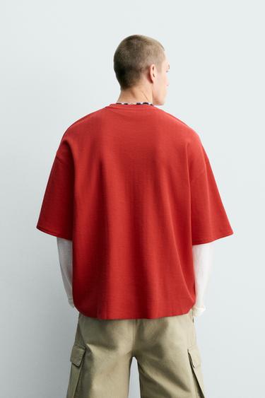 T-SHIRT STRUCTURÉ BRODERIES BIMATIÈRES - Rouge de Zara - Image 2