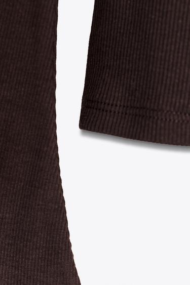 T-SHIRT CÔTELÉ À MANCHES ÉVASÉES - Chocolat de Zara - Image 7
