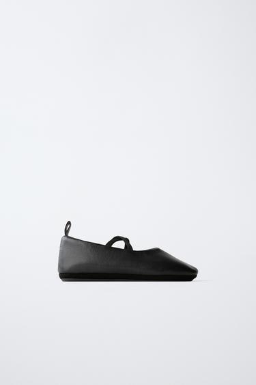 КОЖАНЫЕ БАЛЕТКИ — Черный от Zara