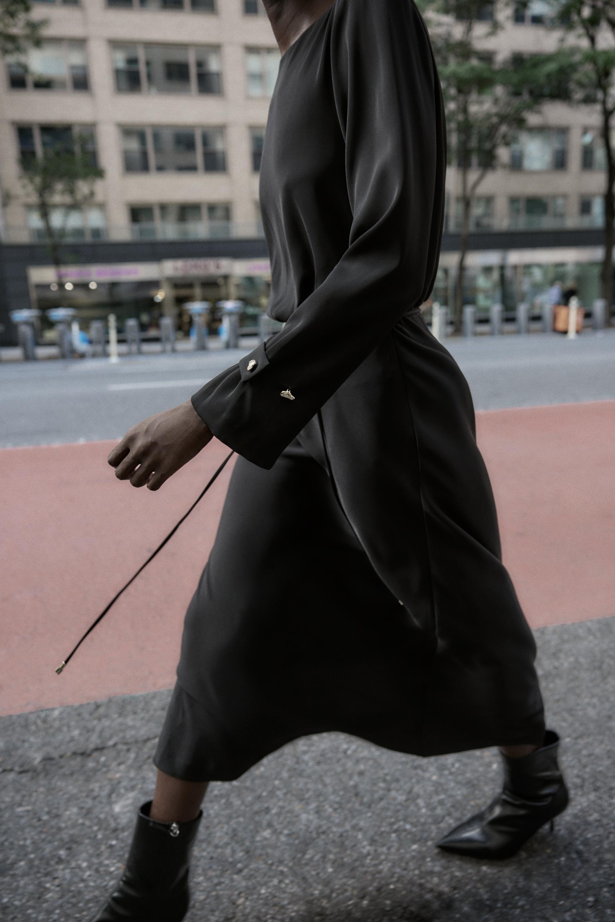 クレープミディ丈ベルト付きワンピース - ブラック | ZARA Japan / 日本