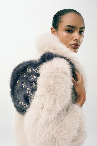 MINI-TASCHE MIT FELLOPTIK UND GLÄNZENDEN PERLEN - Violett von Zara - Bild 0