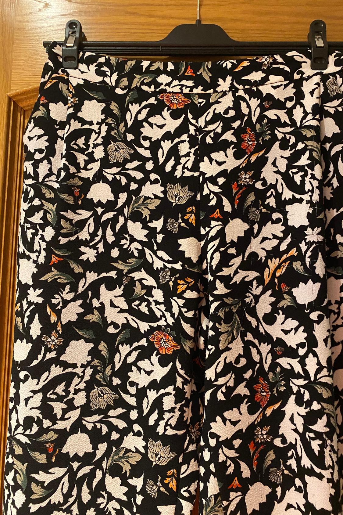 CALÇAS COM ESTAMPADO - Image 3