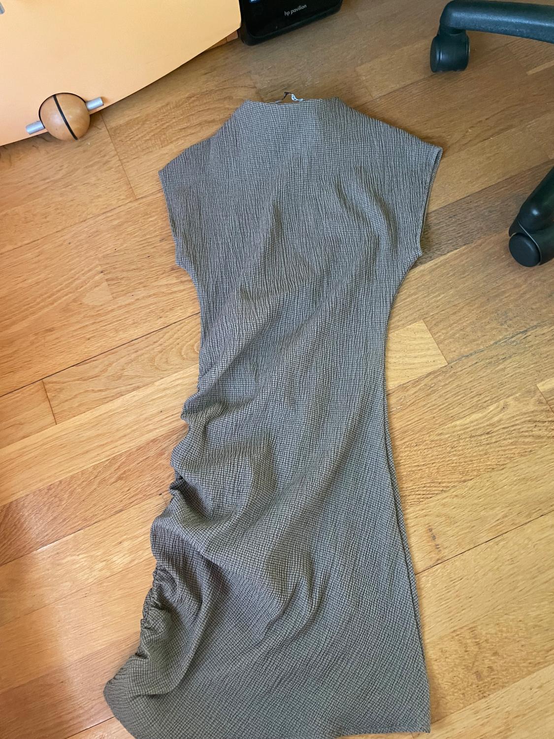 TEXTURED DRESS WITH GATHERED DETAIL - Image 2