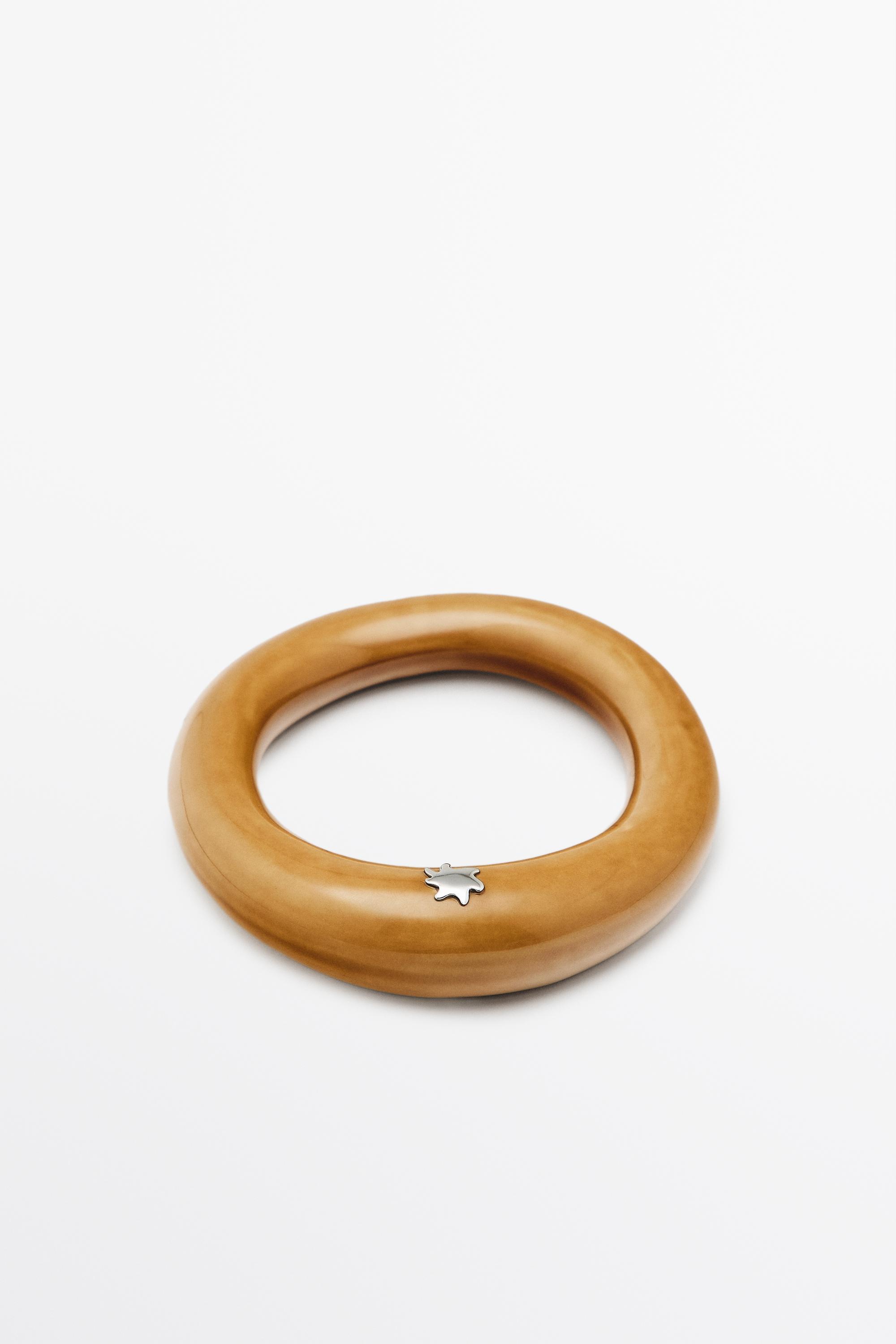 Ceramic tubular bracelet with star detail