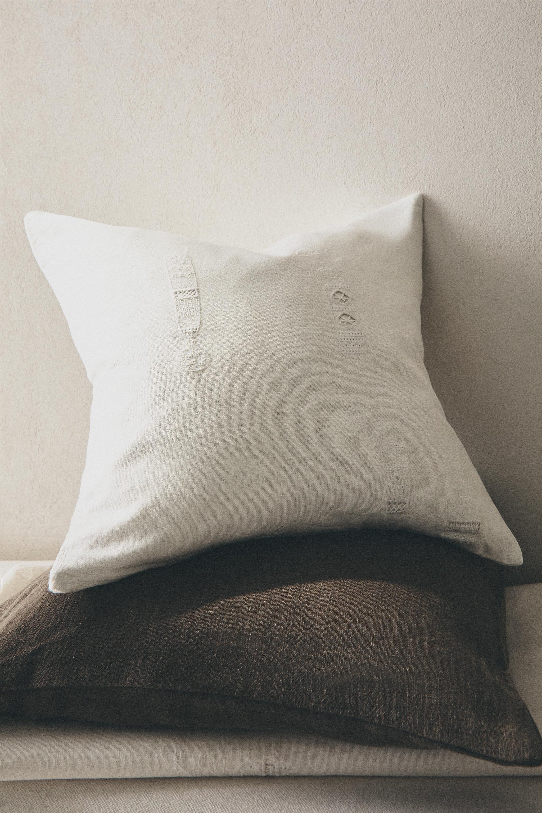 ZARA  リネンオフホワイトクッション x 2 - 45 x 45 41160007711-e7.jpg?ts=