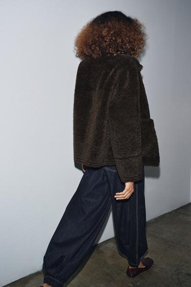 VESTE EN FAUSSE PEAU DE MOUTON DOUBLE FACE ZW COLLECTION - Marron foncé de Zara - Image 1