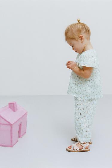 KËMISHË ME QËNDISJE ZVICERANE ME STAMPIM ME LULE - E gjelbër uji nga Zara