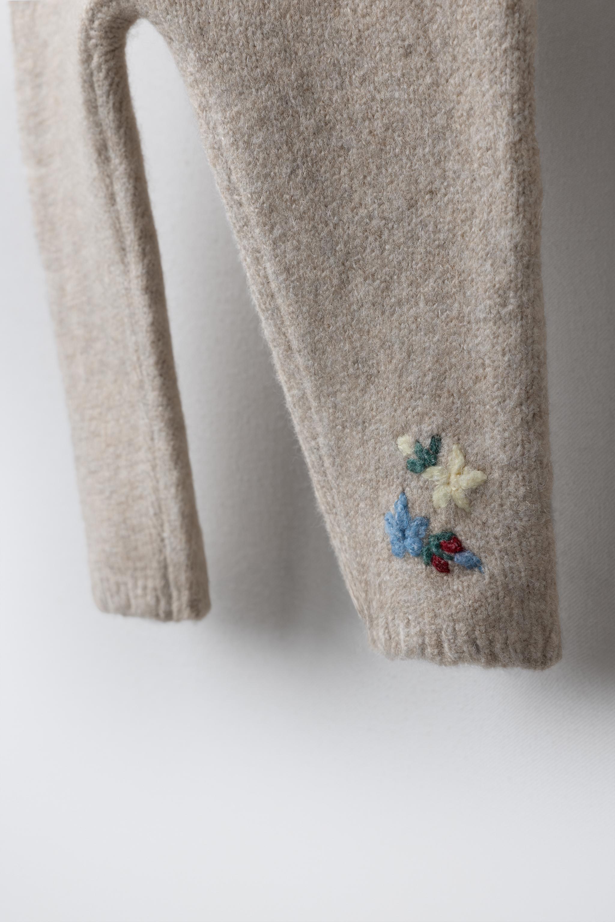 EMBROIDERED FLORAL KNIT PANTS