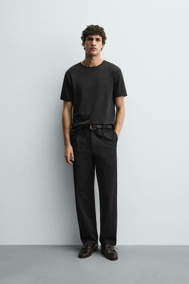 BASIC T-SHIRT WITH IRREGULAR FINISH - Black by Zara