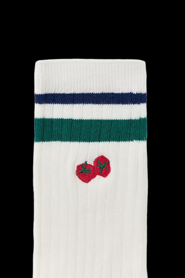 Zara RIBBED SOCKS WITH EMBROIDERED TOMATOES - Ecru