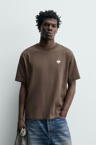 MAJICA Z VEZENJEM SENDVIČA - Svetlo rjava od Zare