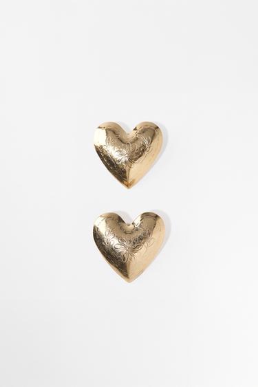 BOUCLES D'OREILLES CŒUR TEXTURÉES - Doré de Zara - Image 3