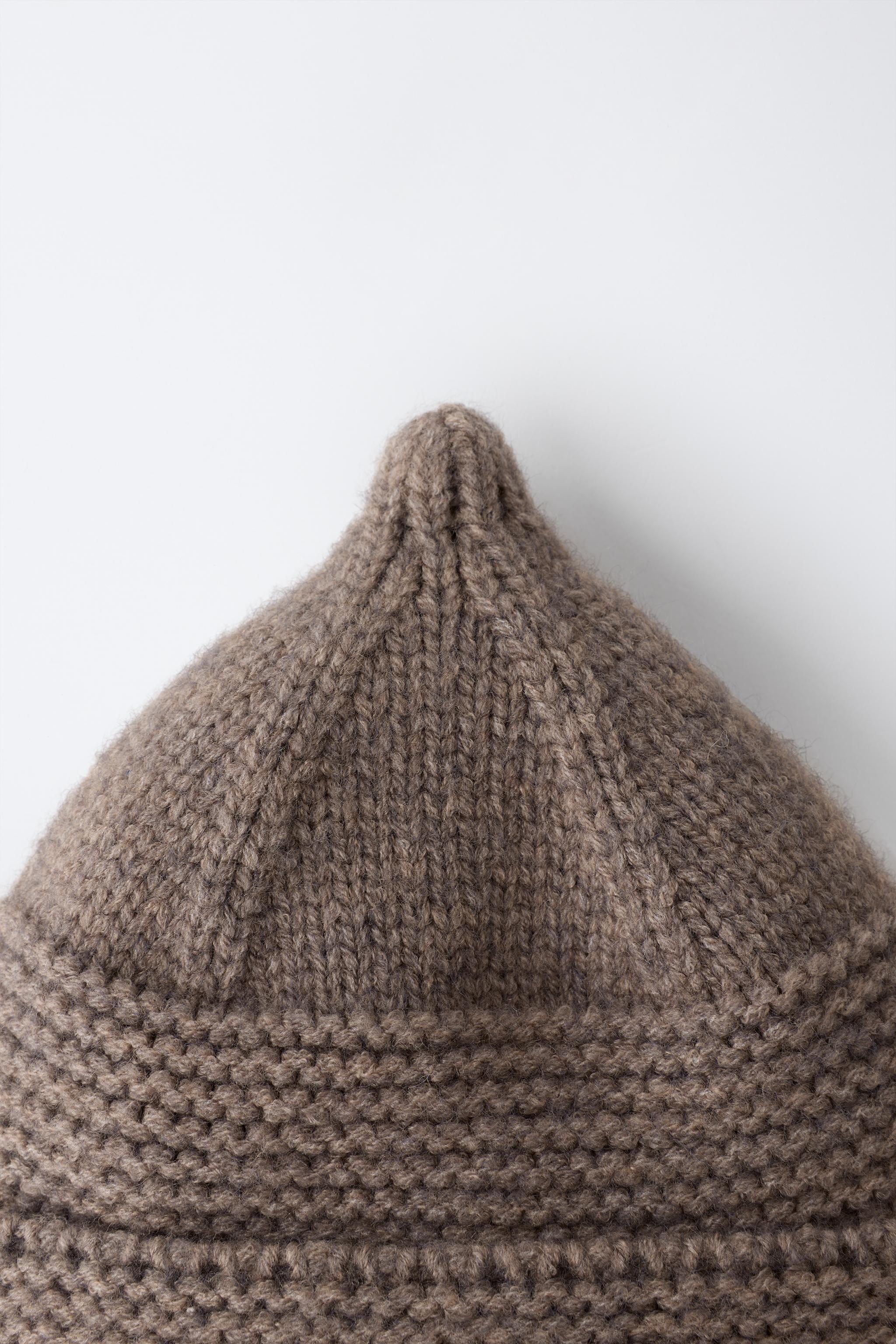 CHUNKY KNIT POINT BEANIE