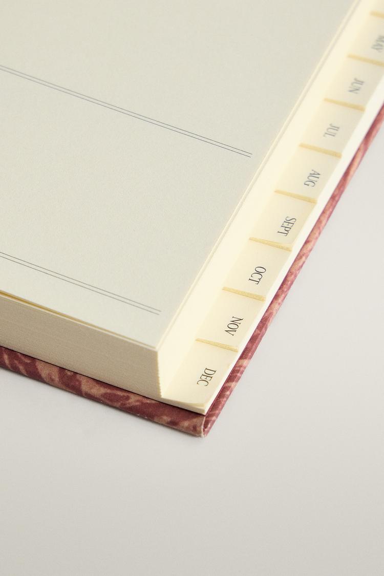 WEEKLY VIEW DAILY PLANNER — Red