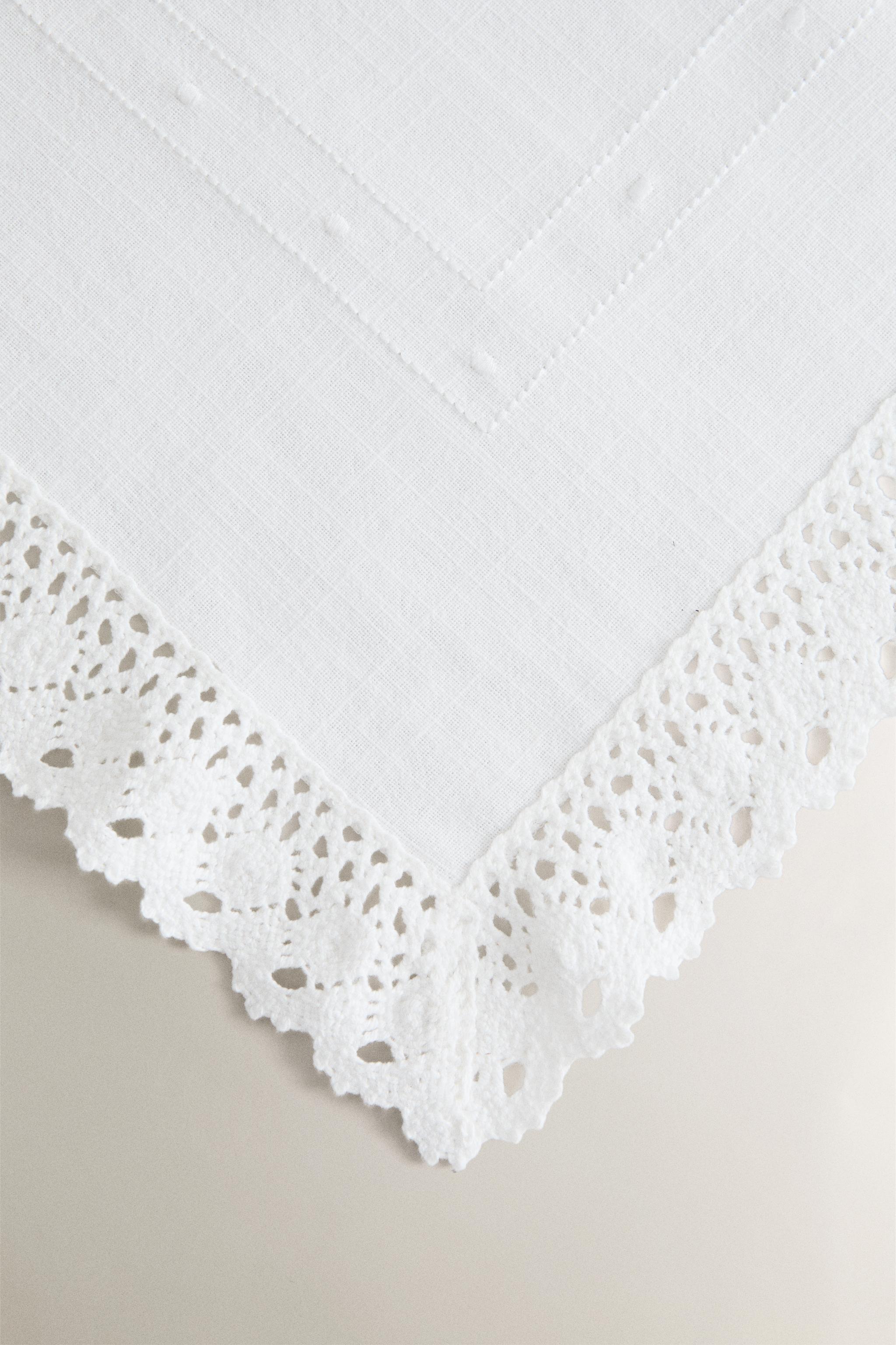 NAPPE COTON BRODÉE ET DENTELLE
