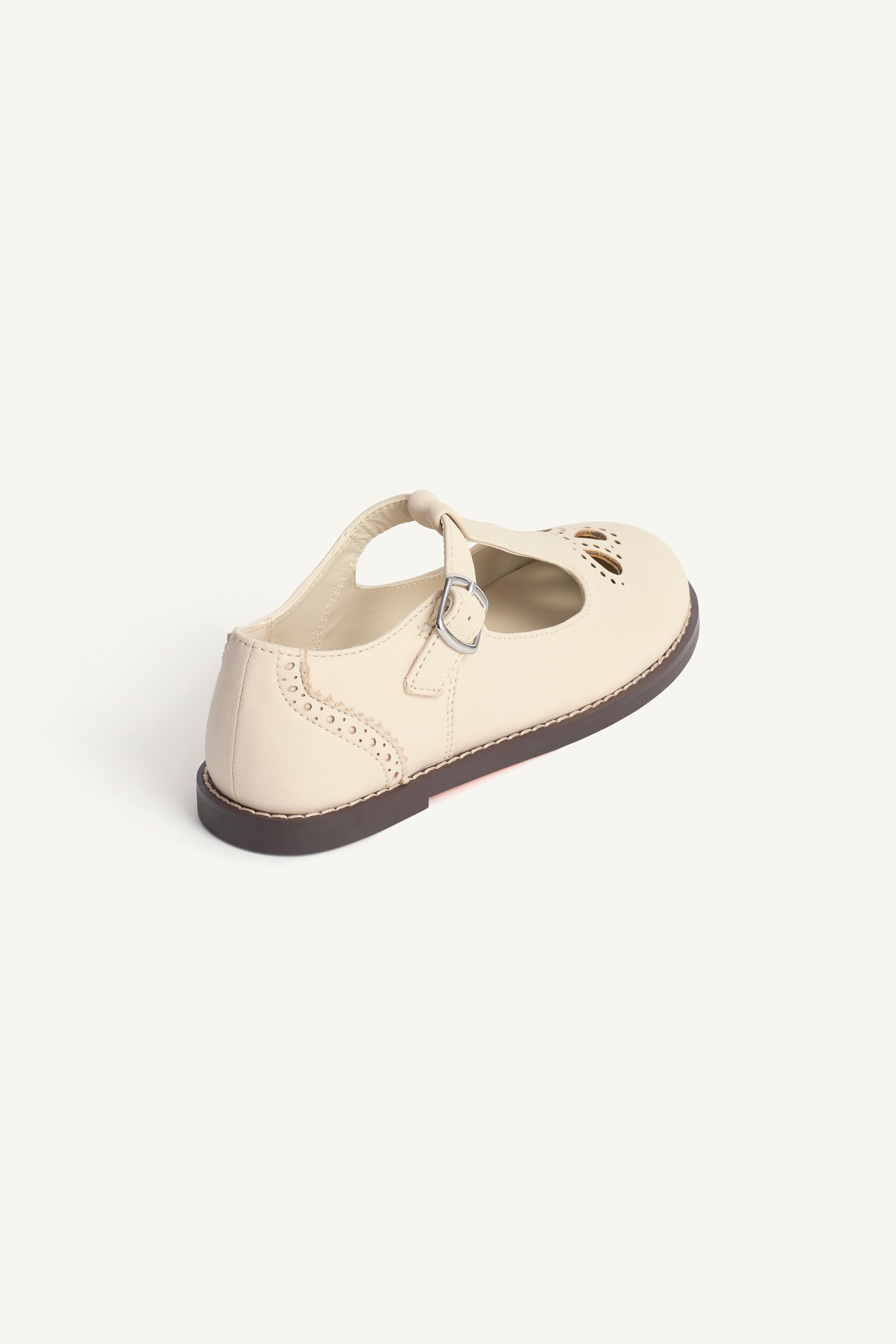 CHAUSSURES EN T CUIR ÉDITION LIMITÉE