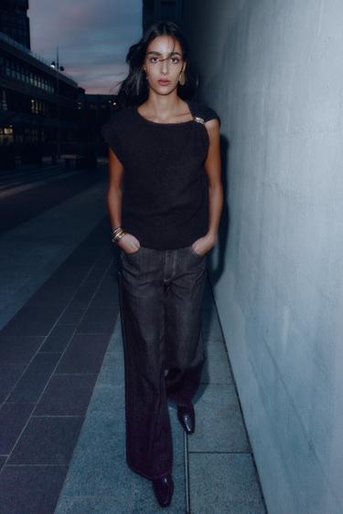 SLEEVELESS KNIT JUMPER WITH BROOCH - Black by Zara