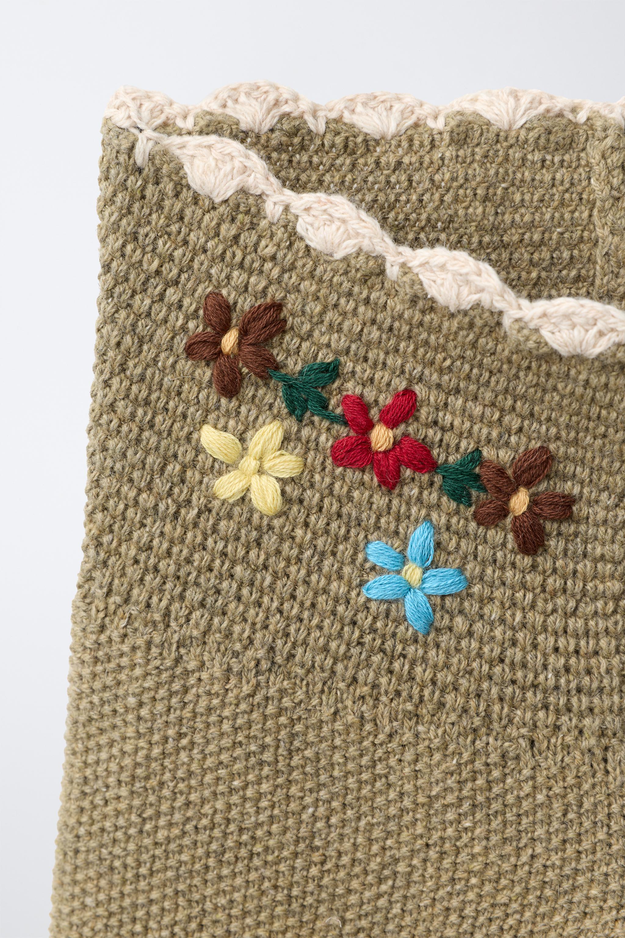 EMBROIDERED KNIT BLOOMERS