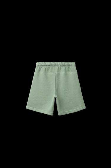 BERMUDA FELPA STRAIGHT TEXTO RELIEVE - Verde pastel de Zara