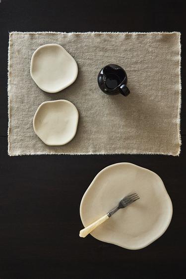 ASSIETTES IRRÉGULIÈRES -  de Zara - Image 0