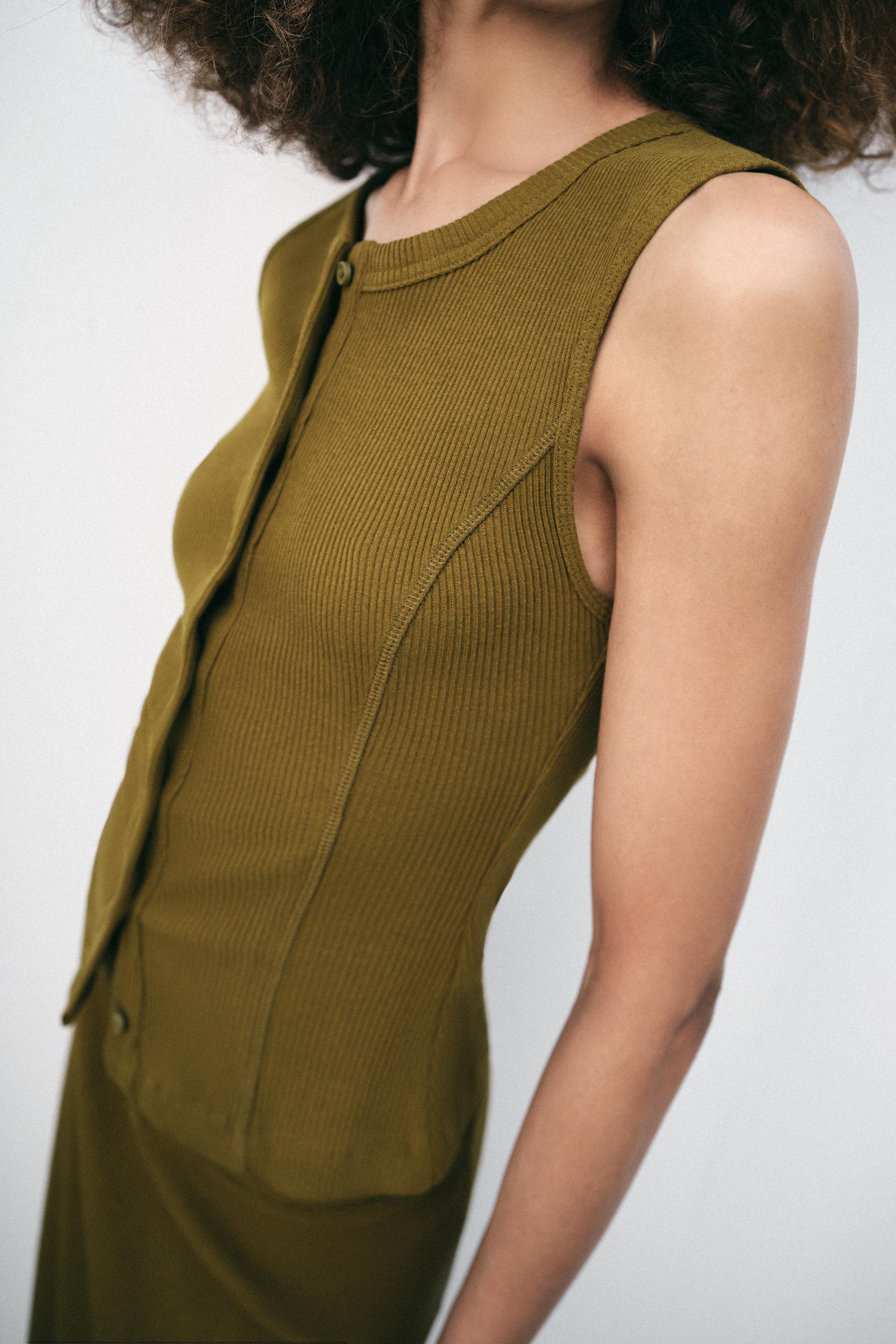 GILET CÔTELÉ À BOUTONS
