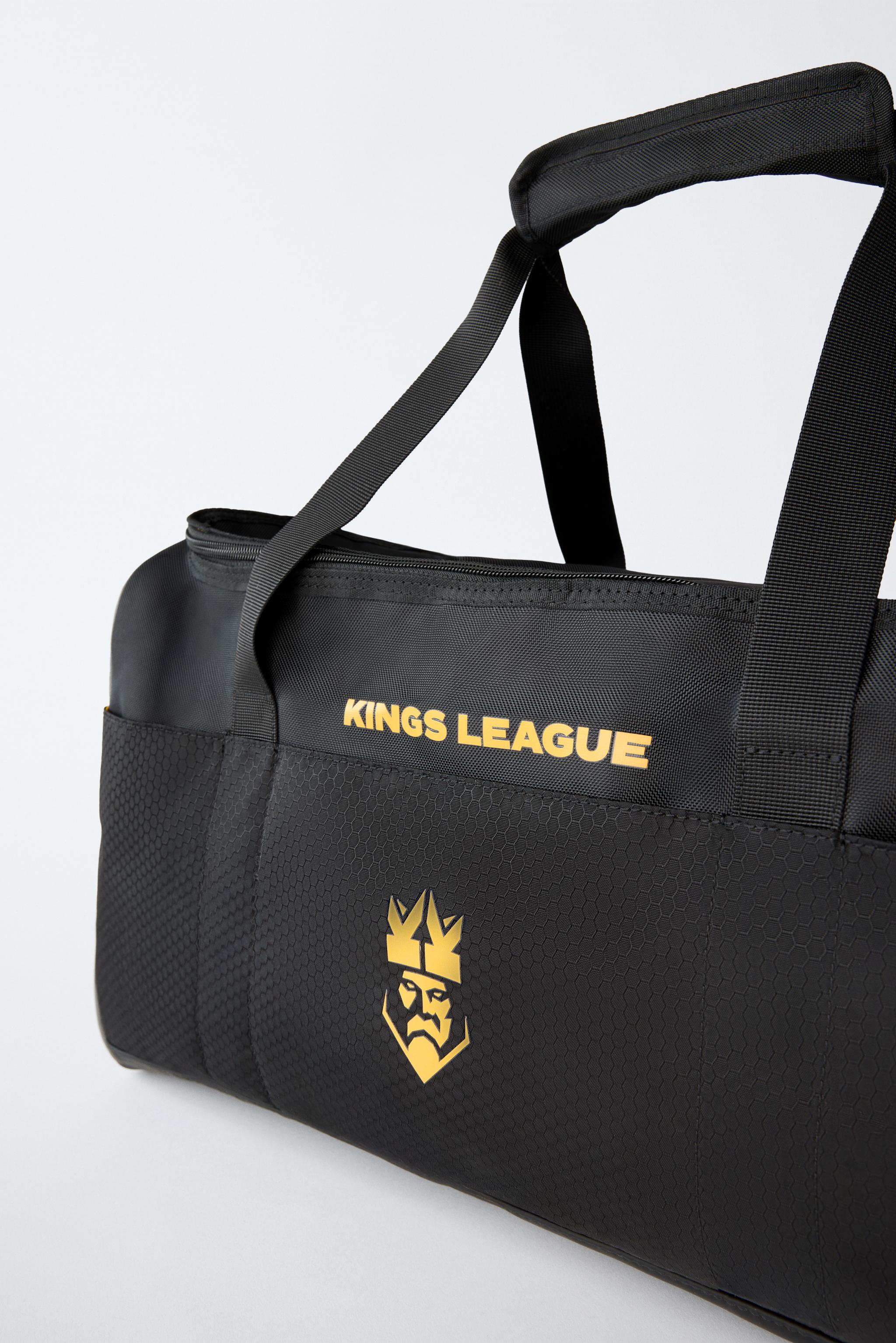 [IUGAMAKARAS] Striped Typography Bowling Bag /追跡付 MUSINSA | IUGAMAKARAS Striped Typography Bowling Bag