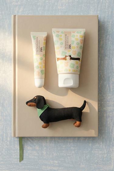 Zara MY DACHSHUND & ME KREMA ZA RUKE I SJAJ ZA USNE (40 + 10 ML) (1,35 oz + 0,34 oz) – potamnjena koža