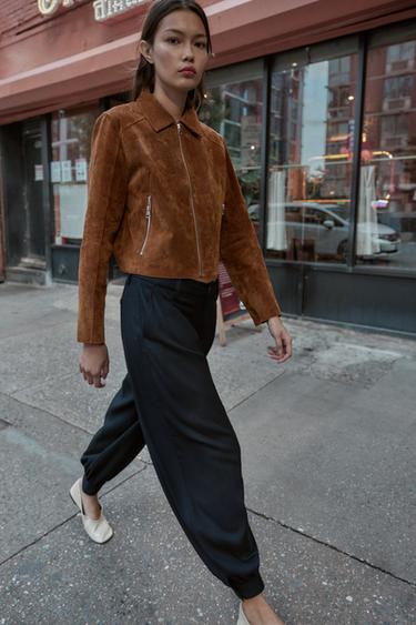 بنطلون بثنيات وحافة سفلية بزر - بحري الخاص بـ Zara