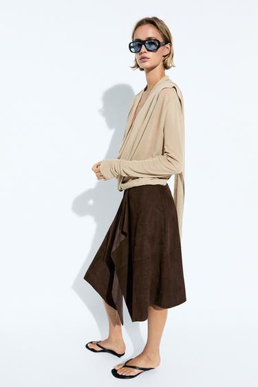 Jupe midi en daim avec détail volant - Marron de Zara