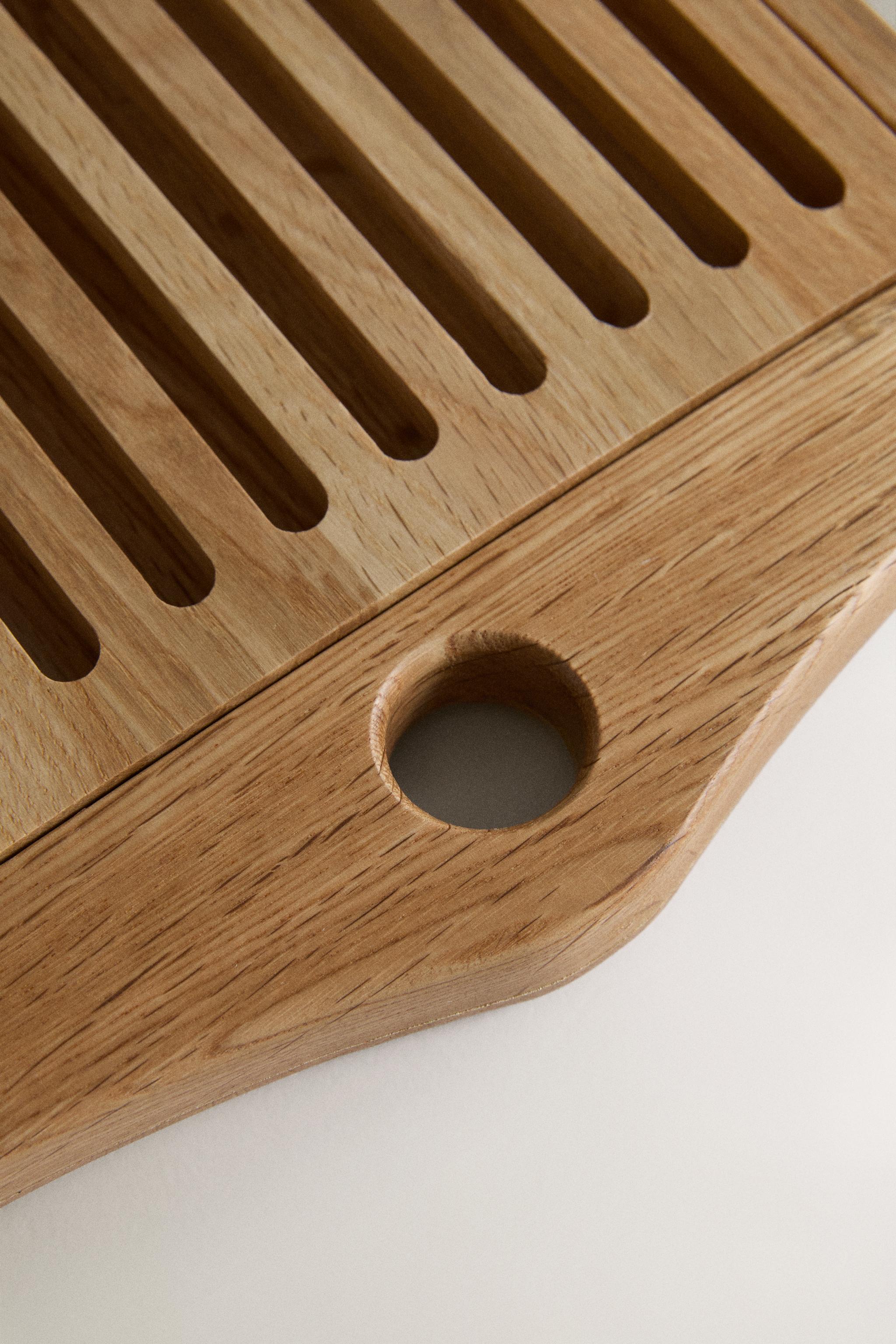 OAK BREAD CUTTING BOARD