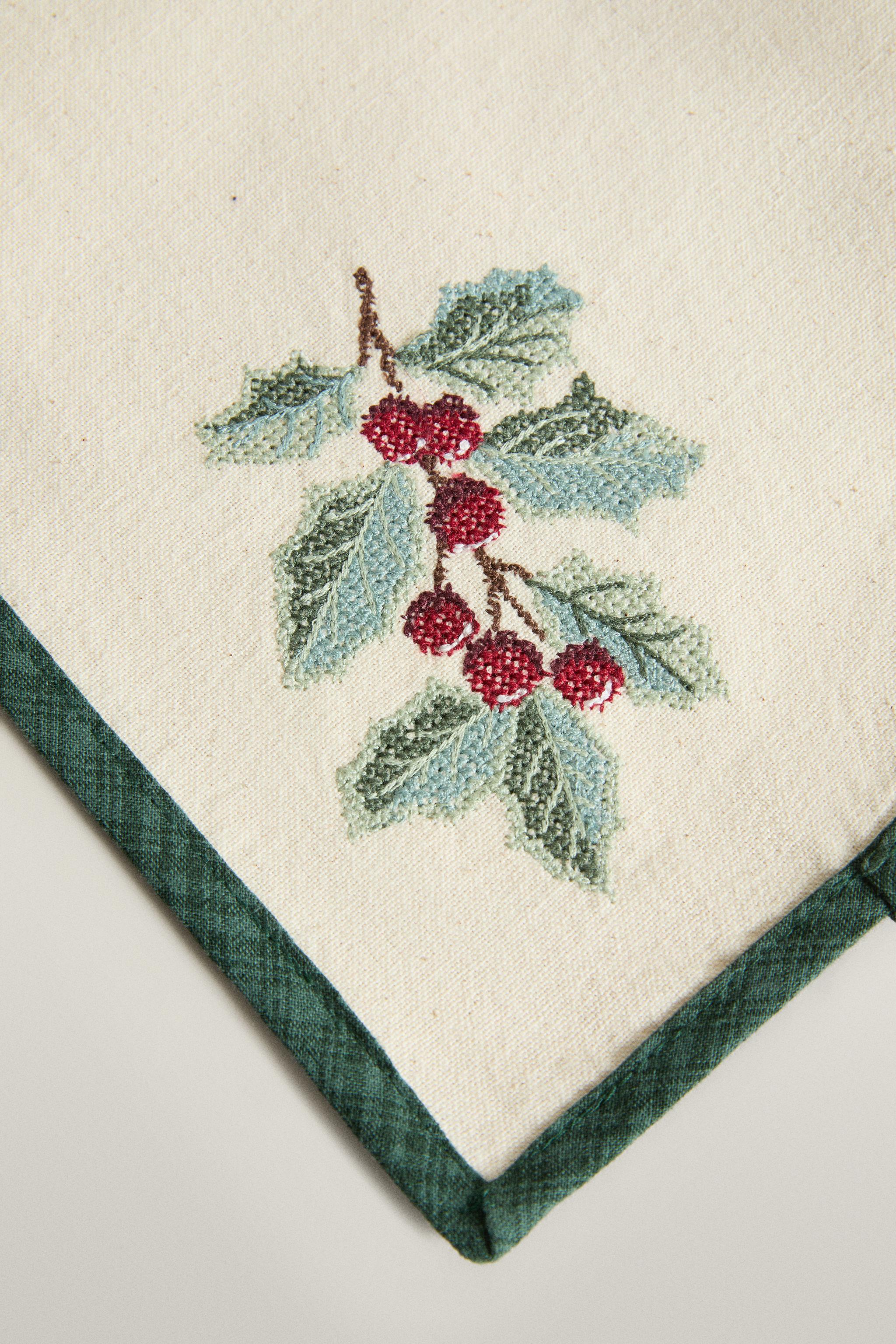EMBROIDERED CHRISTMAS PLACEMAT