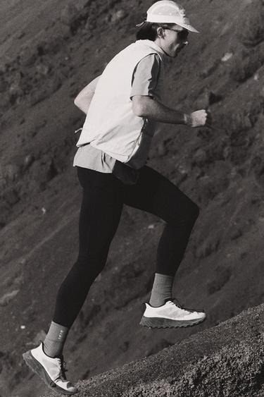 CHALECO TÉCNICO COMBINADO ACOLCHADO - Gris perla de Zara